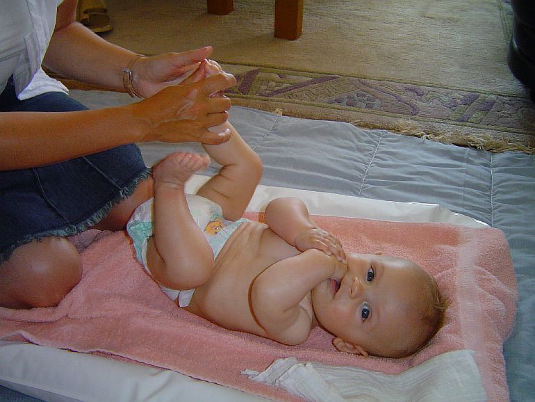 Детский массаж: как делать массаж малышу?