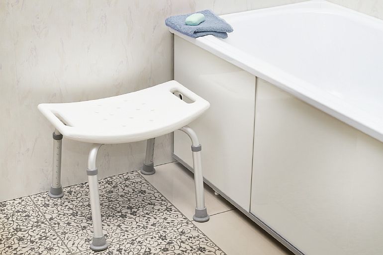 Сиденье для ванны - незаменимый помощник для людей с ограниченными возможностями