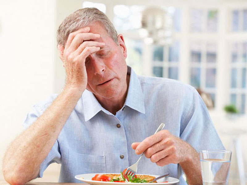 Недоедание у пожилых людей: каковы признаки и последствия?